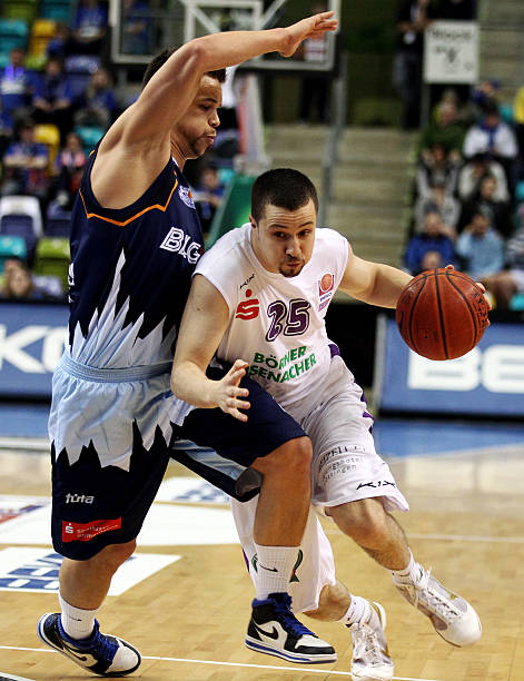 豪门面前立 豪门面前立