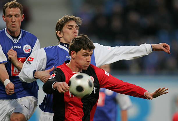 推向全球市 推向全球市