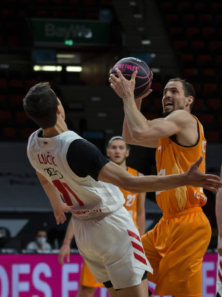 手防线的比 手防线的比